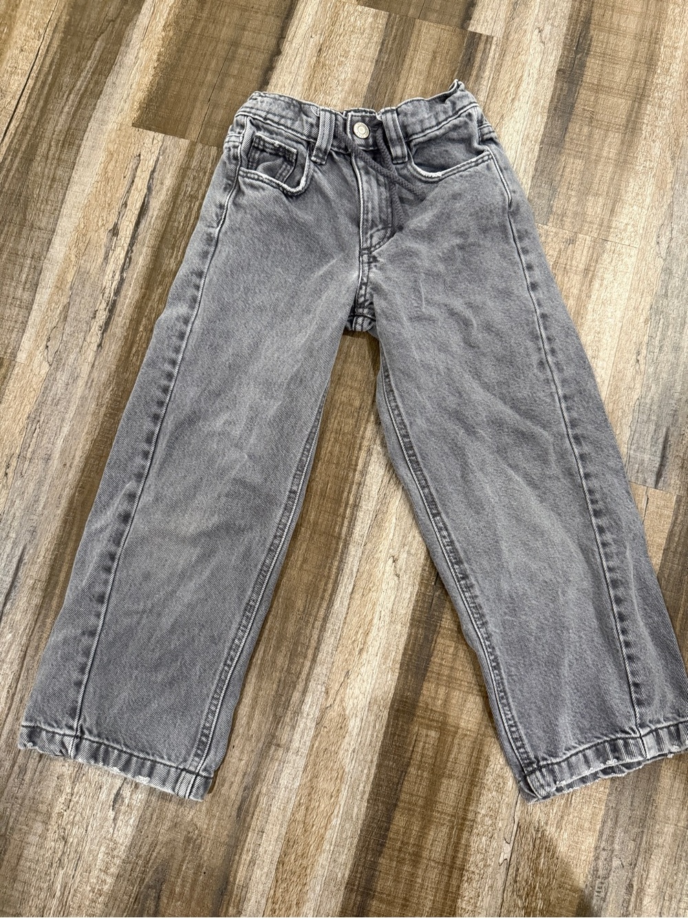 Zara Kids gray washed denim jeans in size 6 / 116 cm.